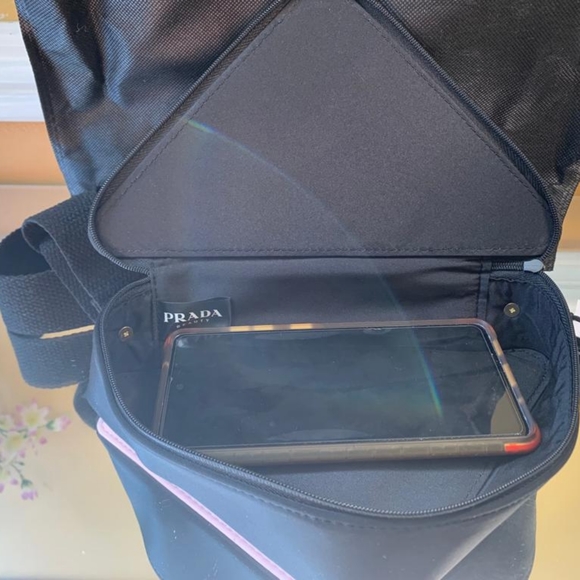 - Prada triangle beauty pouch converted into shoulder bag or cross body - Picture 5 of 14